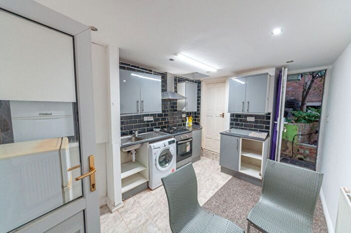 Studio To Rent In Carswell Close, Ilford, IG4