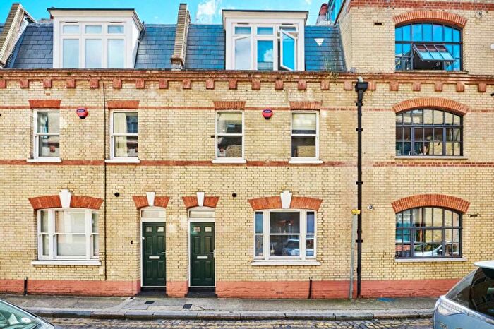 3 Bedroom House To Rent In Rampart Street, Rampart Street, E1