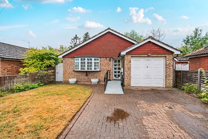 3 Bedroom Bungalow For Sale In Kingfield Gardens, Kingfield, Woking, GU22