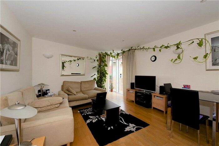 2 Bedroom Flat To Rent In Arcadia Court, Lowther Road, N7
