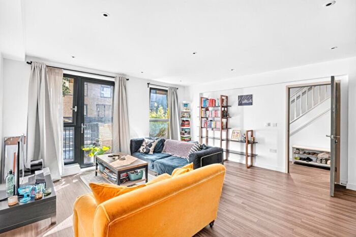 3 Bedroom Maisonette To Rent In Ellen Phillips Lane, St Leonard Shoreditch, E2