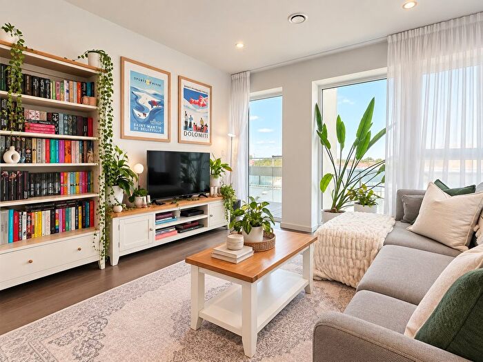 2 Bedroom Flat To Rent In York Way, London, N7