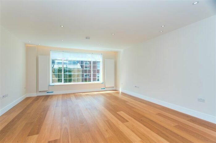 2 Bedroom Flat To Rent In Beechcroft Avenue, Golders Green, NW11