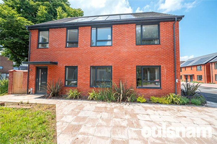 2 Bedroom Maisonette To Rent In Burcot Close, Bromsgrove, Worcestershire, B60