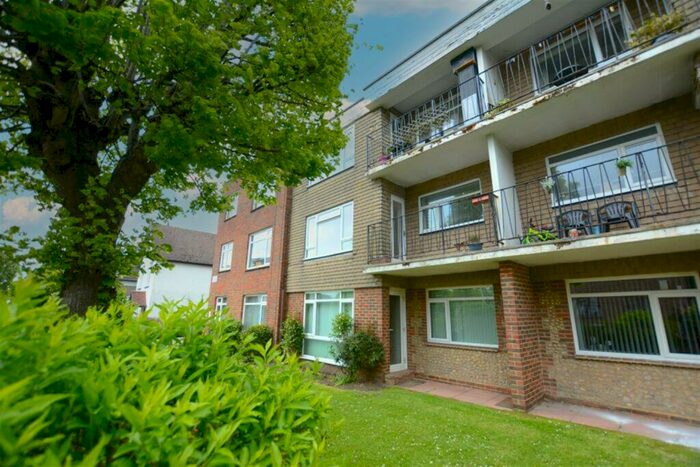 2 Bedroom Flat To Rent In Clifton Gardens, Clifton Road, Worthing, BN11