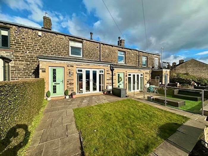 2 Bedroom Cottage For Sale In Delph Hill Road, Halifax, HX2