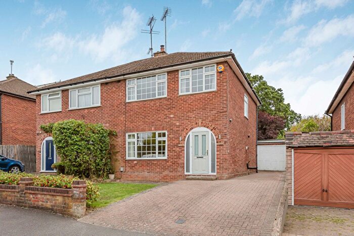 3 Bedroom Semi-Detached House For Sale In Sherwood Avenue, Potters Bar, EN6