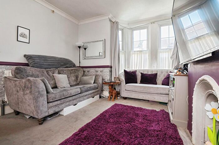 3 Bedroom Semi-Detached House For Sale In Clarendon Road, Southampton, SO16