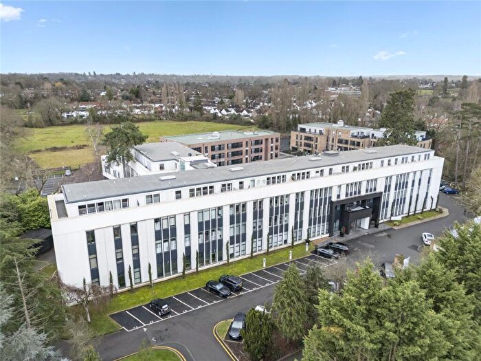 2 Bedroom Flat For Sale In Littleworth Road, Esher, Surrey, KT10