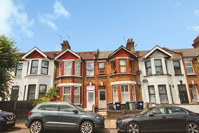 1 Bedroom Flat For Sale In Squires Lane, London, N3