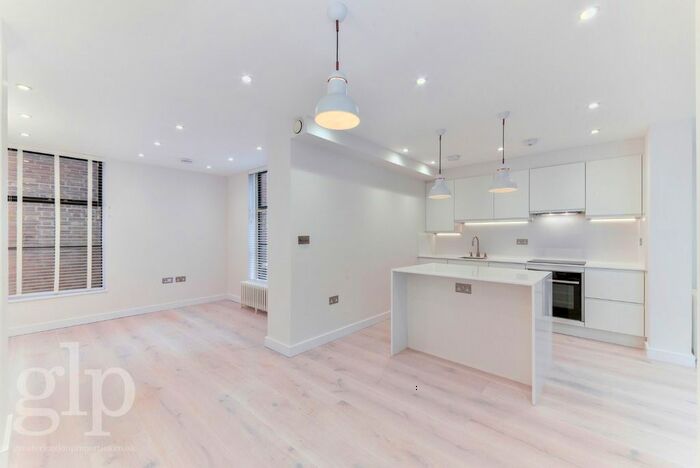 2 Bedroom Flat To Rent In William Iv Street, London, Greater London, WC2N