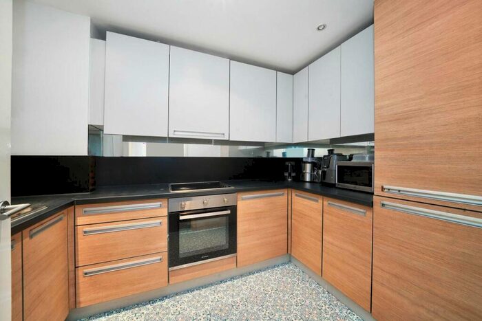 2 Bedroom Flat To Rent In Biscayne Avenue, Canary Wharf, London, E14