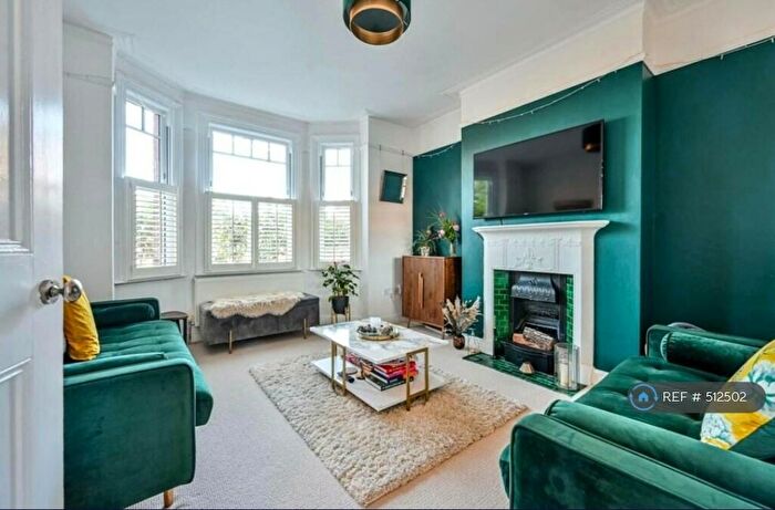 2 Bedroom Maisonette To Rent In Villiers Road, Kingston Upon Thames, KT1