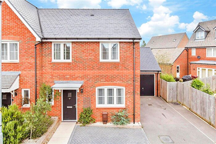 3 Bedroom Semi-Detached House For Sale In Sandpiper Road, Chichester, West Sussex, PO20