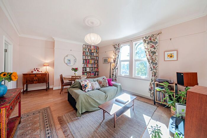 2 Bedroom Flat For Sale In Elmdene Road, Woolwich, SE18