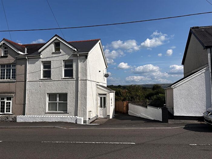3 Bedroom Semi-Detached House For Sale In Blaenau Road, Llandybie, Ammanford, SA18