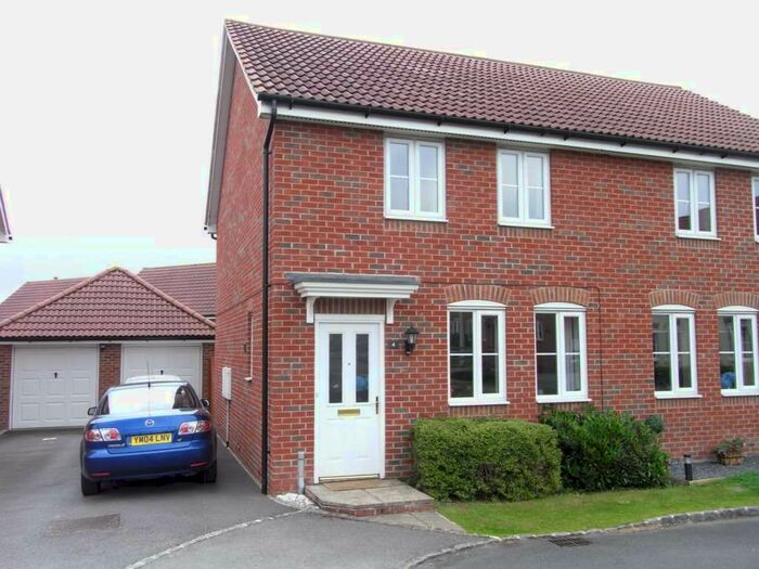 3 Bedroom Property To Rent In Pippin Grove, Shinfield, RG2