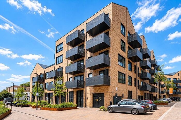 2 Bedroom Flat For Sale In Middle Road, Hanwell, W7