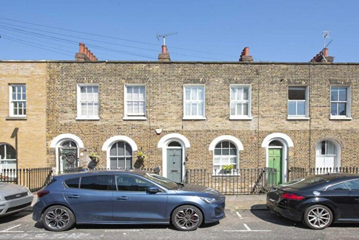 3 Bedroom House To Rent In Havering Street, Limehouse, E1