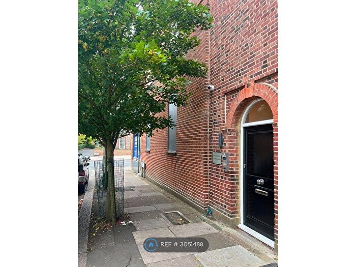 2 Bedroom Flat To Rent In Ashbourne House, London, NW11