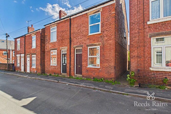 2 Bedroom Semi Detached House For Sale In Hope Street, Chesterfield, Derbyshire, S40