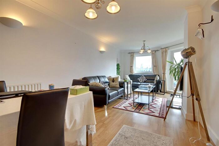 2 Bedroom Flat To Rent In Arethusa House, Gunwharf Quays, Portsmouth, PO1