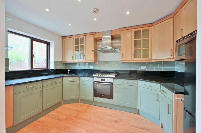 4 Bedroom End Of Terrace House To Rent In Eliot Gardens, Putney, London, SW15