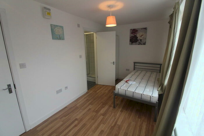 Studio To Rent In Hunter Close, Potters Bar, EN6