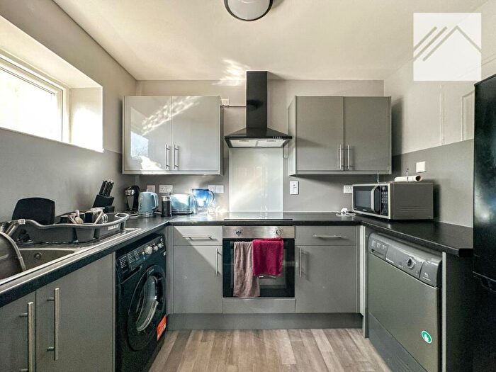 2 Bedroom Apartment To Rent In Flat, Oakwood Court, Arterial Road, Leigh-on-Sea, SS9
