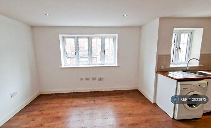 1 Bedroom Flat To Rent In Knighton Lane, Leicester, LE2