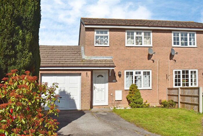 3 Bedroom Semi Detached House For Sale In Kingcup Avenue, Locks Heath, Southampton, SO31