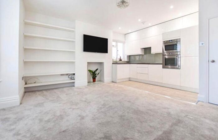 2 Bedroom Flat To Rent In Bushmead Avenue, Bedford, MK40