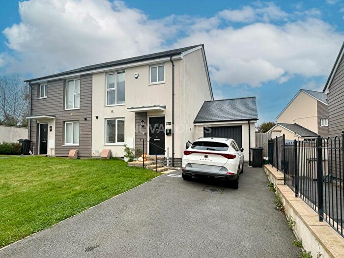 3 Bedroom Semi-Detached House For Sale In Halter Close, Plymouth, PL5