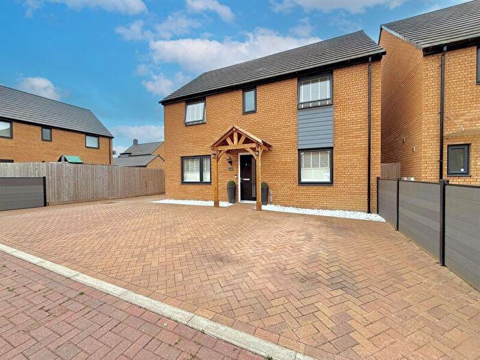 4 Bedroom Detached House For Sale In Octavian Road, Houghton Regis, LU5