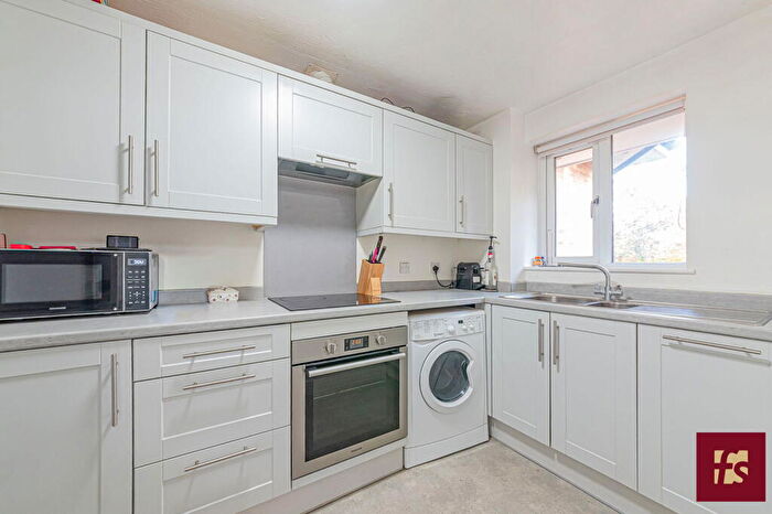 1 Bedroom Apartment To Rent In Masefield Gardens, Crowthorne, Berkshire, RG45