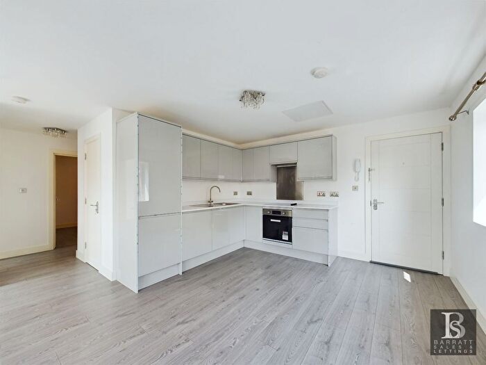 2 Bedroom Flat To Rent In West Wycombe Road, High Wycombe, HP12