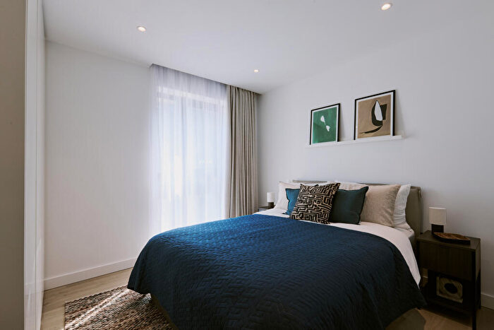 2 Bedroom Apartment To Rent In New Drum Street, Tower Hamlets, London, E1