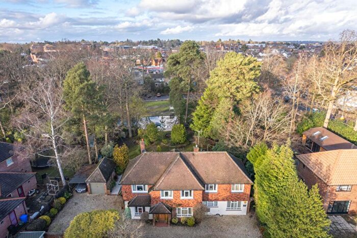 4 Bedroom Detached House For Sale In Dinorben Avenue, Fleet, GU52