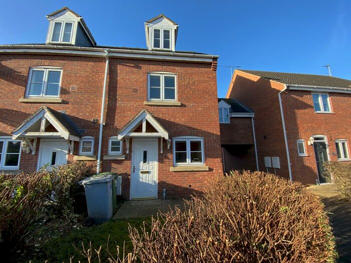 3 Bedroom Town House To Rent In Claricoates Drive, Coddington, NG24