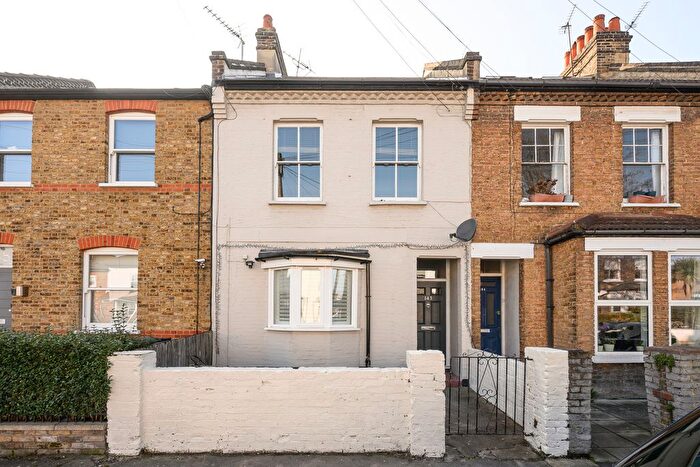 1 Bedroom Flat For Sale In Russell Road, London, SW19