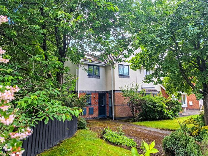 4 Bedroom Semi-Detached House For Sale In Cloughbank, Stoneclough, Radcliffe, Manchester, M26