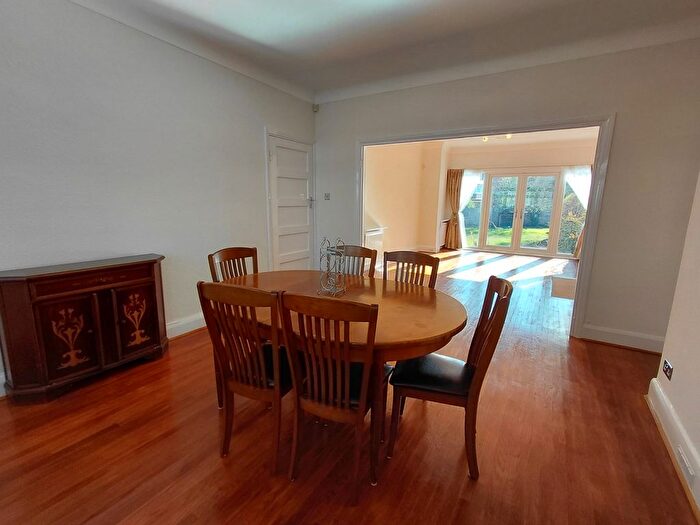 3 Bedroom Semi-Detached House To Rent In Laurel Way, Woodside Park, N20