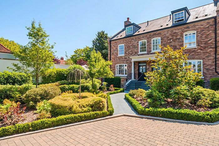 5 Bedroom End Of Terrace House For Sale In White Horse Close, Hertingfordbury, SG14