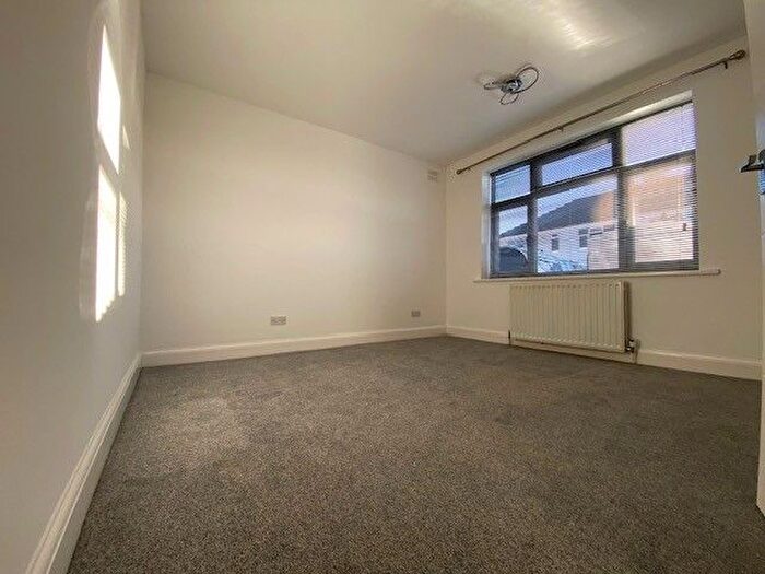 2 Bedroom Maisonette To Rent In Marlborough Gardens, London, N20