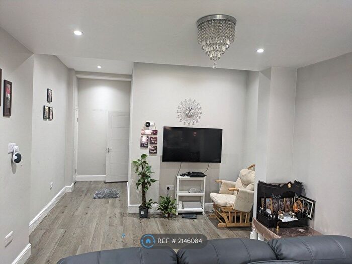 3 Bedroom Flat To Rent In Airthrie Road, Ilford, IG3