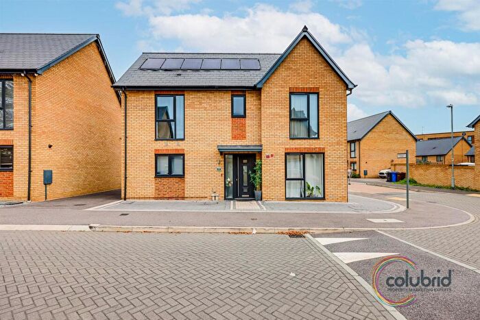 4 Bedroom Detached House For Sale In Devonshire Close, Grays, RM20
