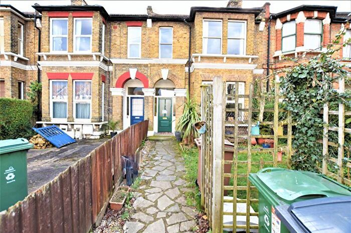 2 Bedroom Flat To Rent In Wallwood Road, London, E11