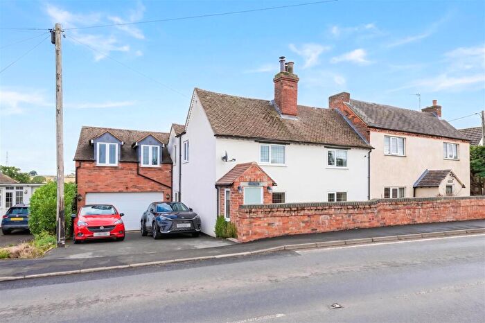 4 Bedroom Semi-Detached House For Sale In Tamworth Road, Fillongley, CV7