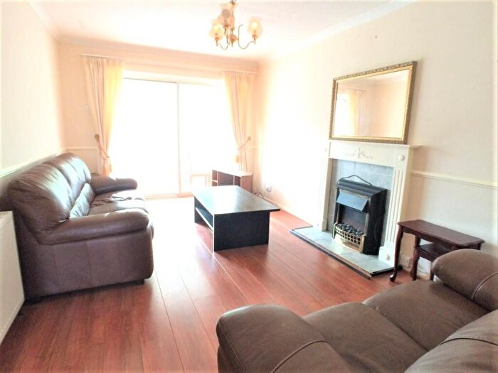 4 Bedroom Semi-Detached House To Rent In Wellman Croft, Selly Oak, Birmingham, B29