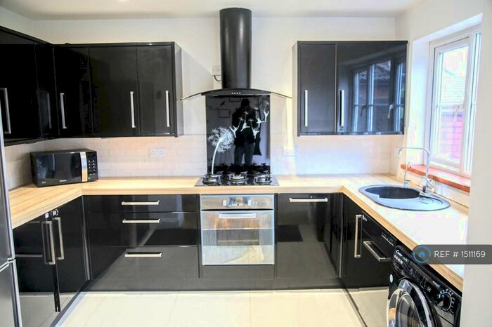 4 Bedroom Semi-Detached House To Rent In Quartz Close, Wokingham, RG41